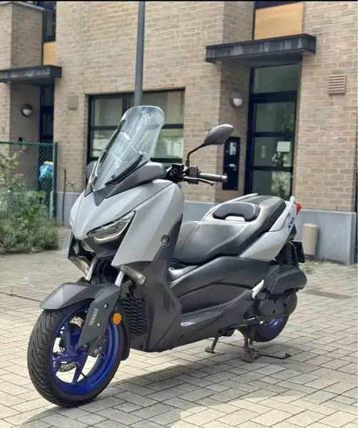 Yamaha X-Max 125
