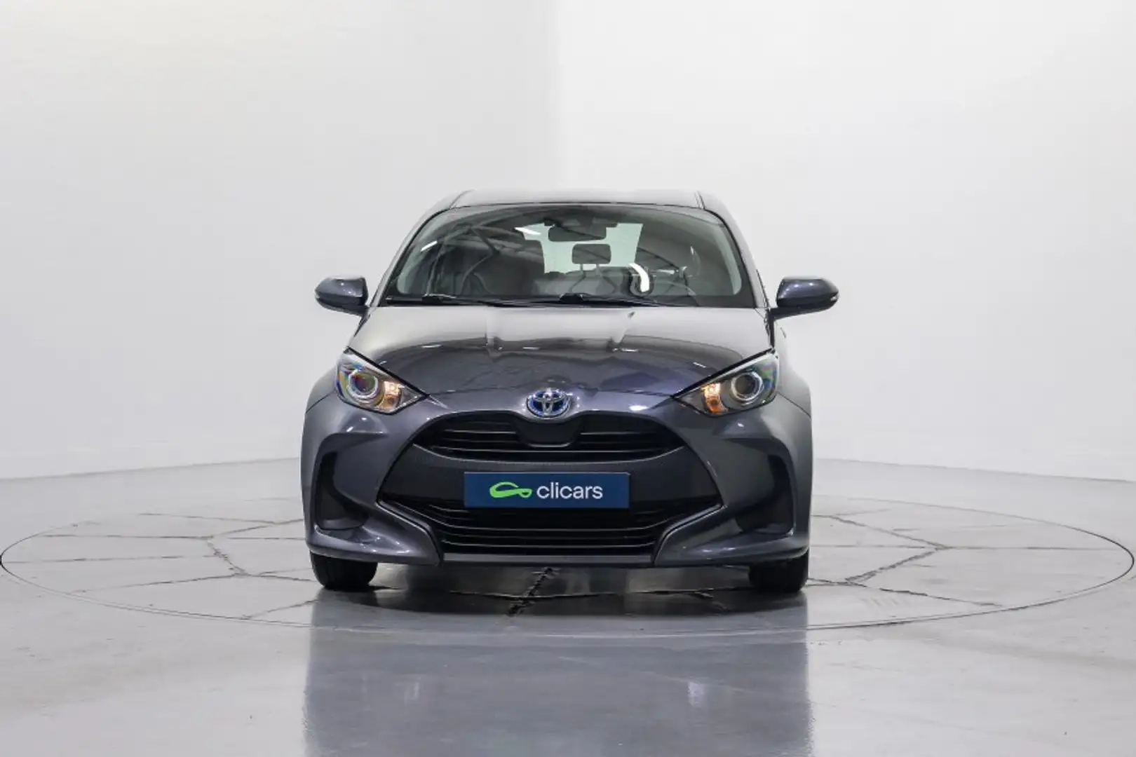 Toyota Yaris 120H 1.5 Active Plus Plateado - 2