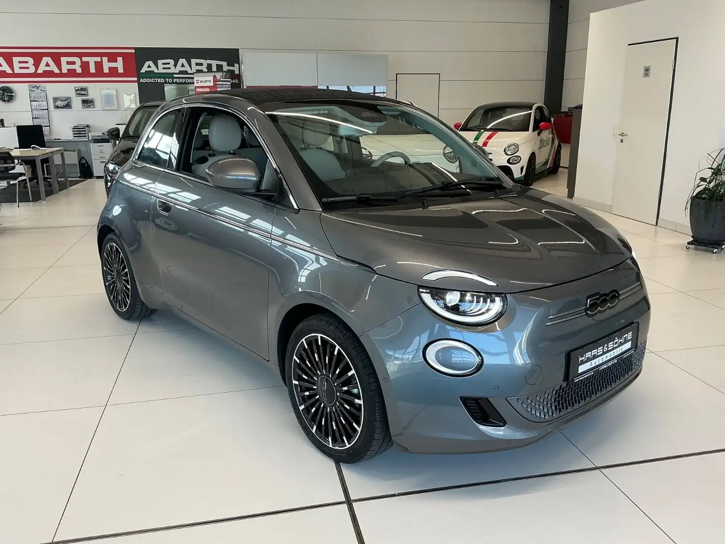Fiat 500e La Prima by Bocelli Cabrio 42 kWh Grau - 1