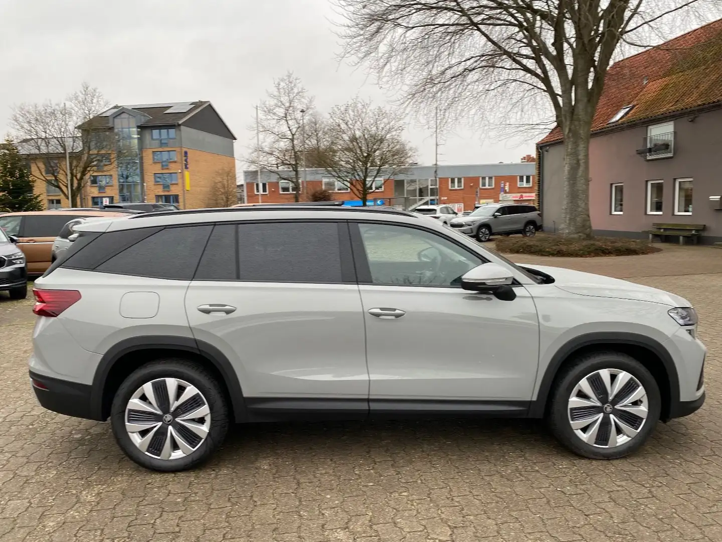 Skoda Kodiaq 2.0TDI 4x4 Selection Navi AHK Panorama 19 Grau - 2