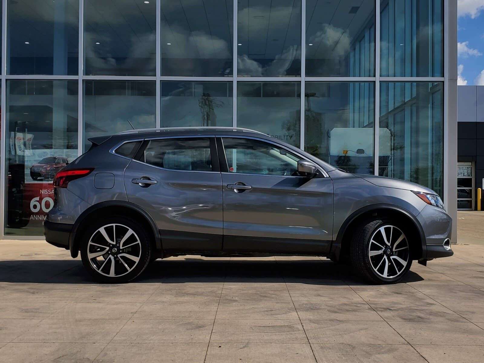 2018 Nissan Qashqai SL, Awd, Leather, Sunroof, Back Up Cam — снимка 1