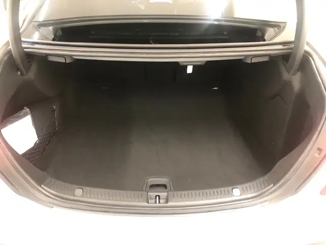 Mercedes-Benz 220 view 3
