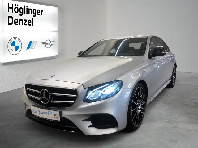 Mercedes-Benz 220 main image