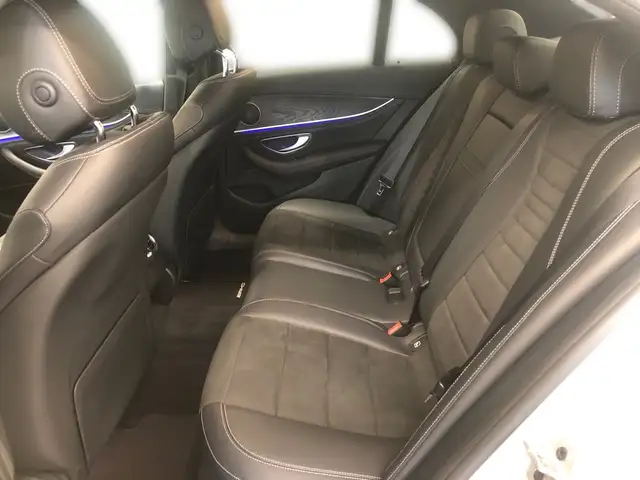 Mercedes-Benz 220 view 10