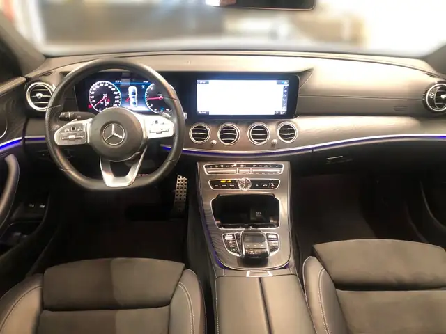 Mercedes-Benz 220 view 12