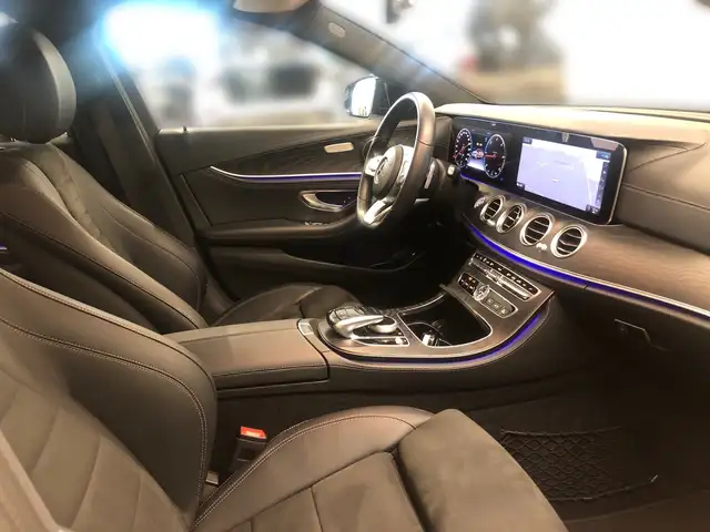 Mercedes-Benz 220 view 5