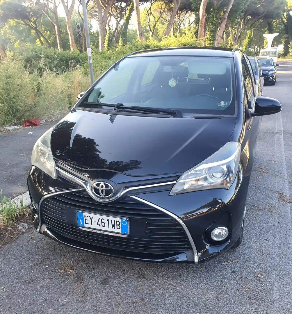 Toyota Yaris 5p 1.0 Lounge per Neopatentati Nero - 1
