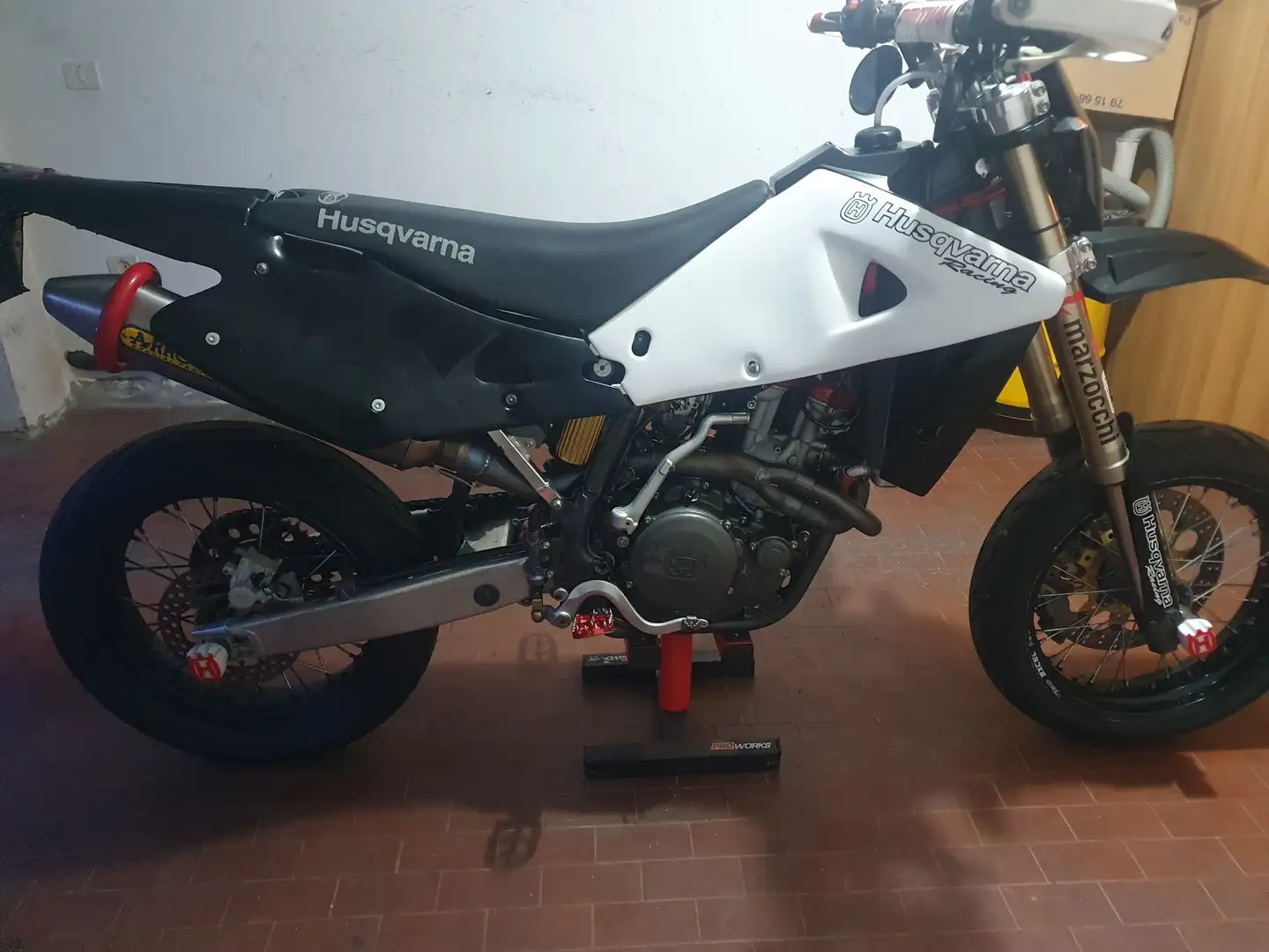 Husqvarna SM 450 Motard Negro - 2