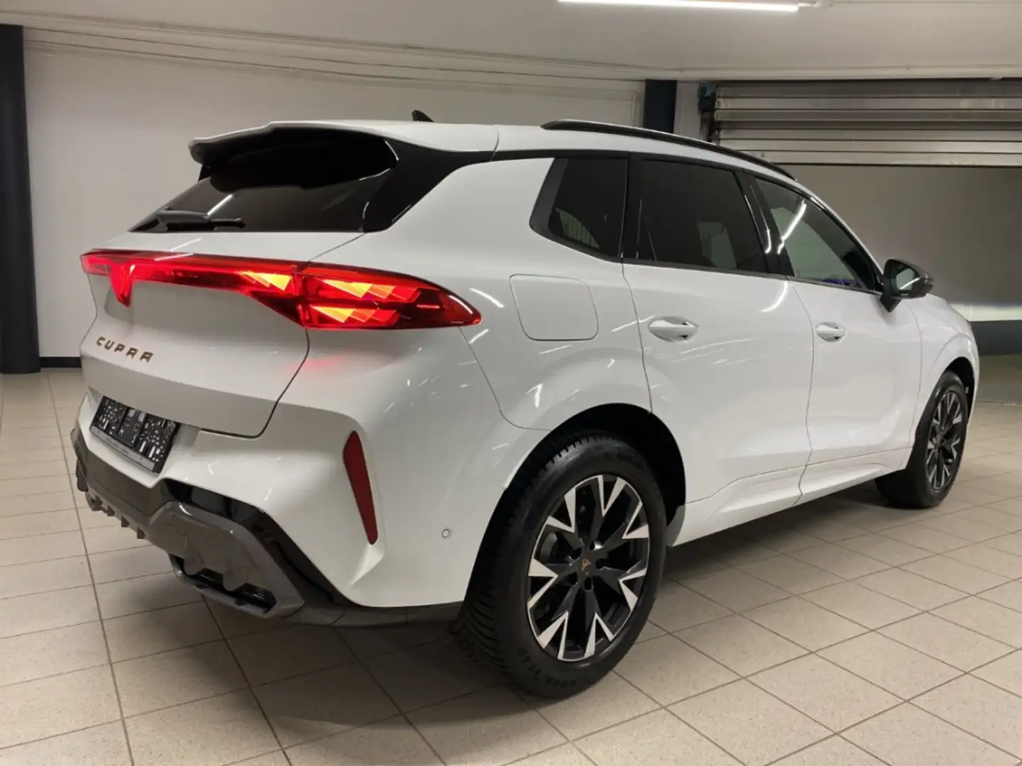 CUPRA Terramar 1.5 eTSI DSG HUD Navi Digitales Cockpit Memory Sit Weiß - 2