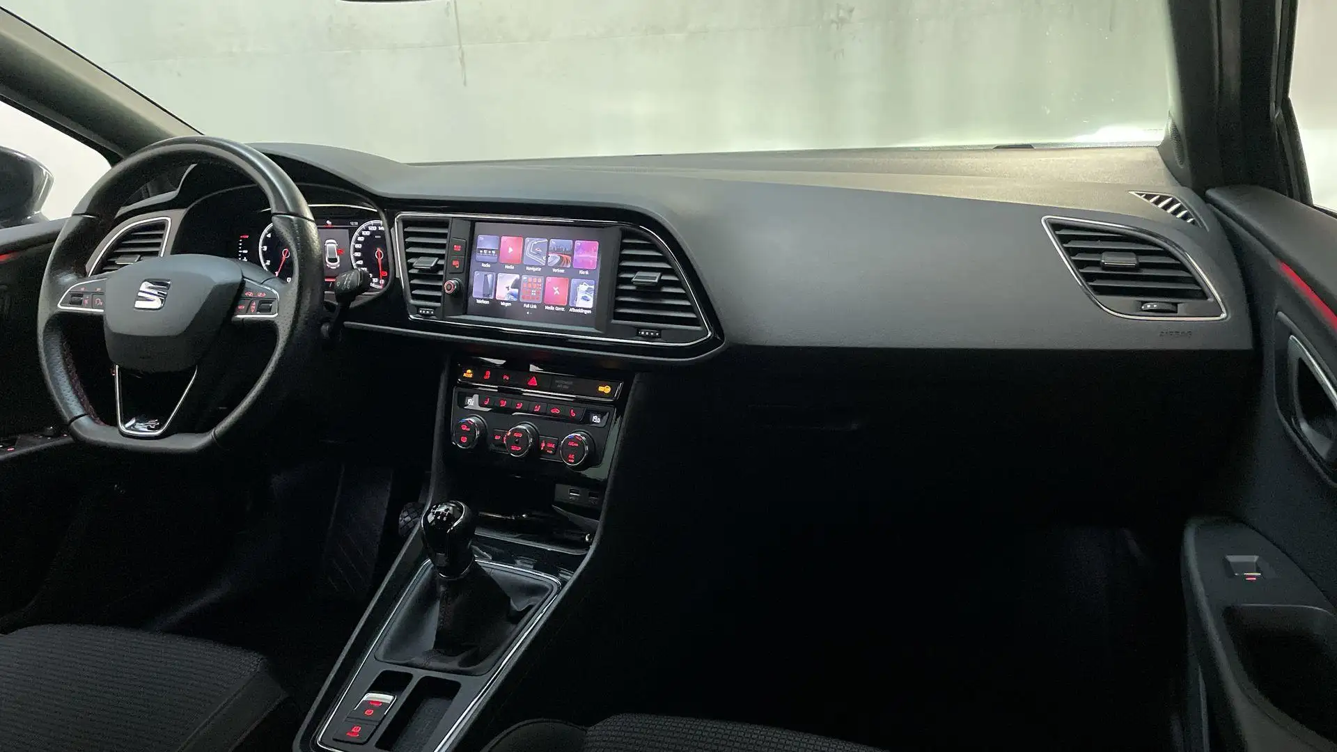 SEAT Leon ST 1.5 TSI FR Ultimate Edition LED Virtual Cockpit Grijs - 2