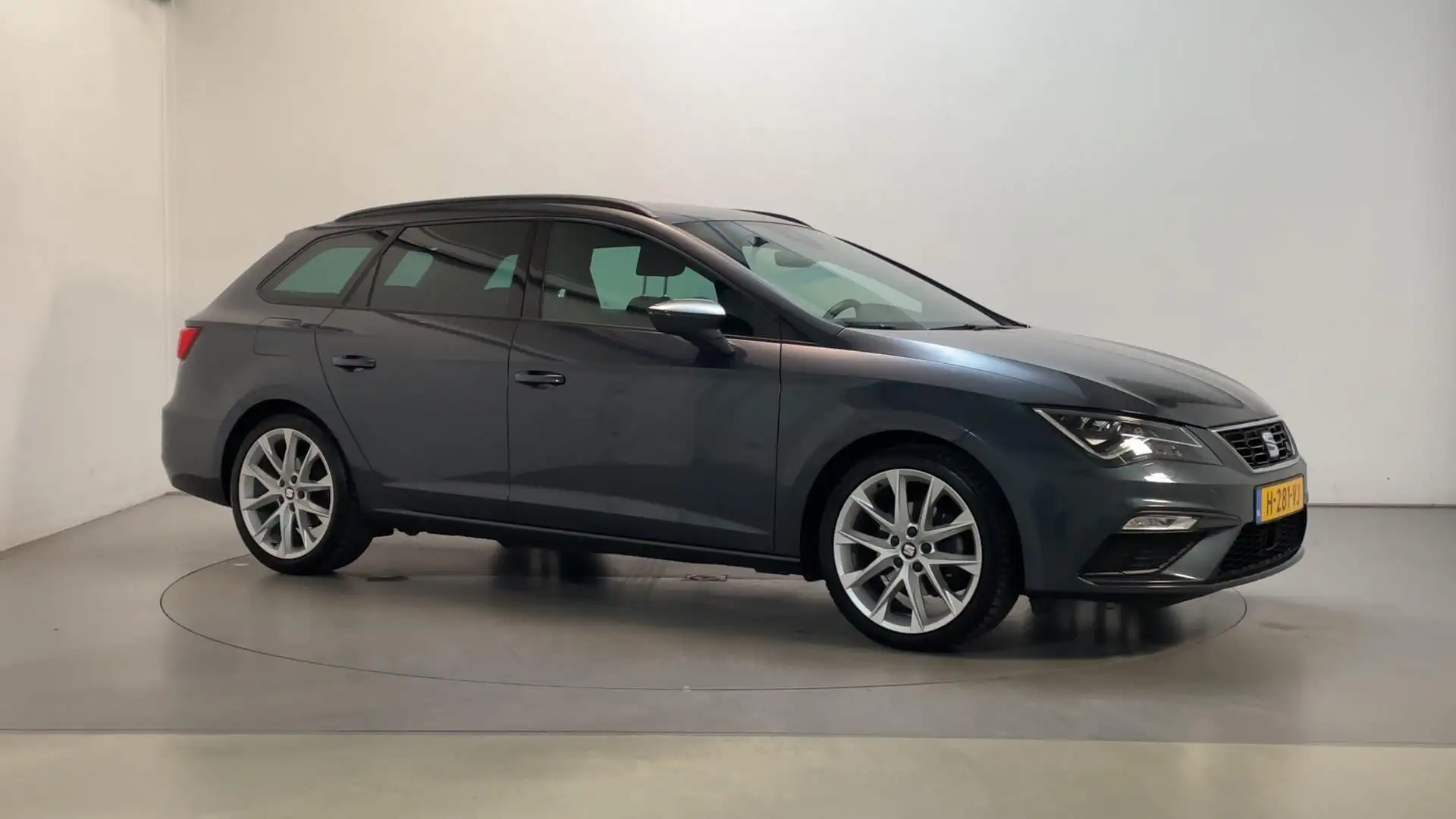 SEAT Leon ST 1.5 TSI FR Ultimate Edition LED Virtual Cockpit Grijs - 1