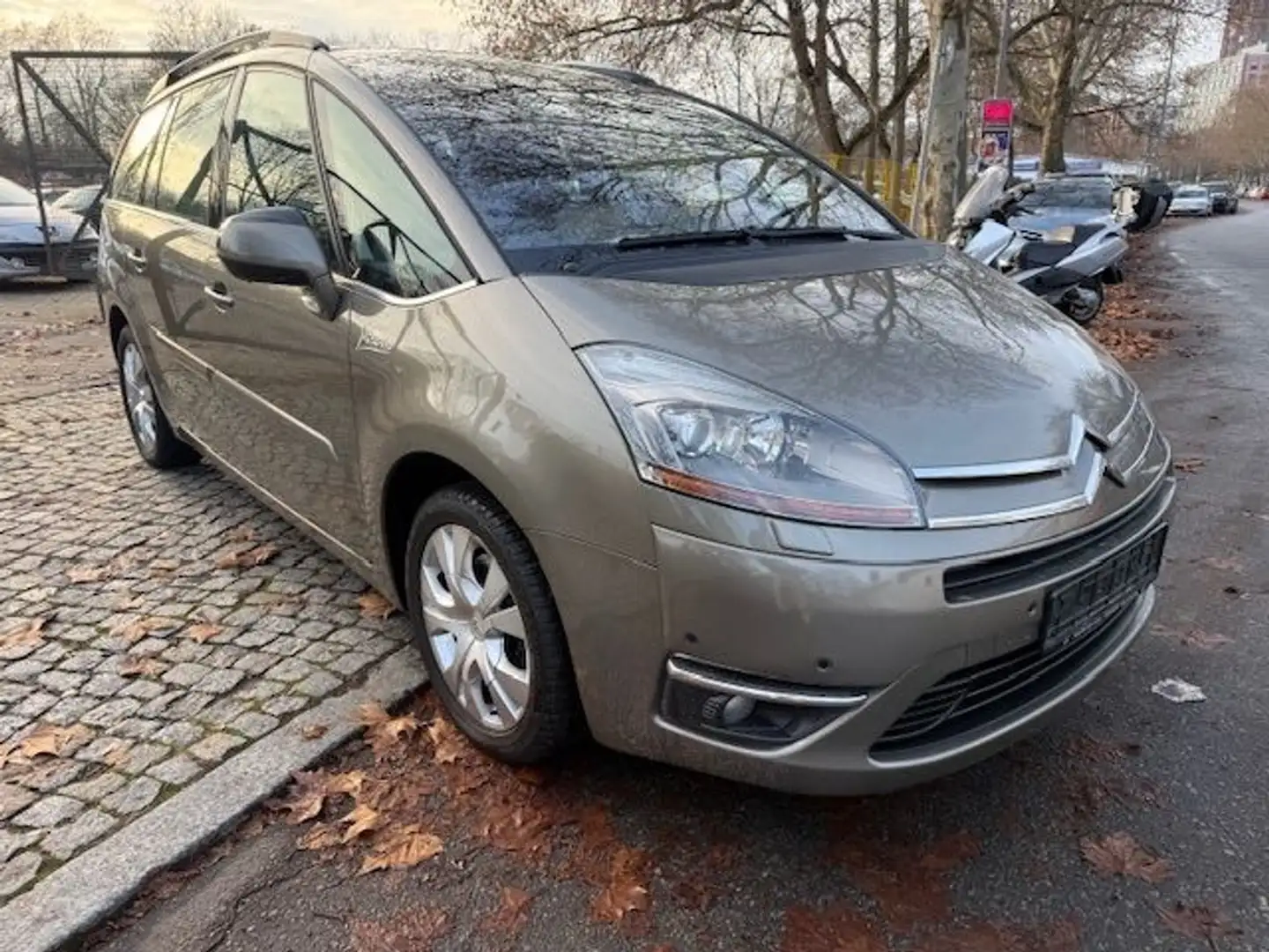 Citroen Grand C4 Picasso Exclusive Grau - 1