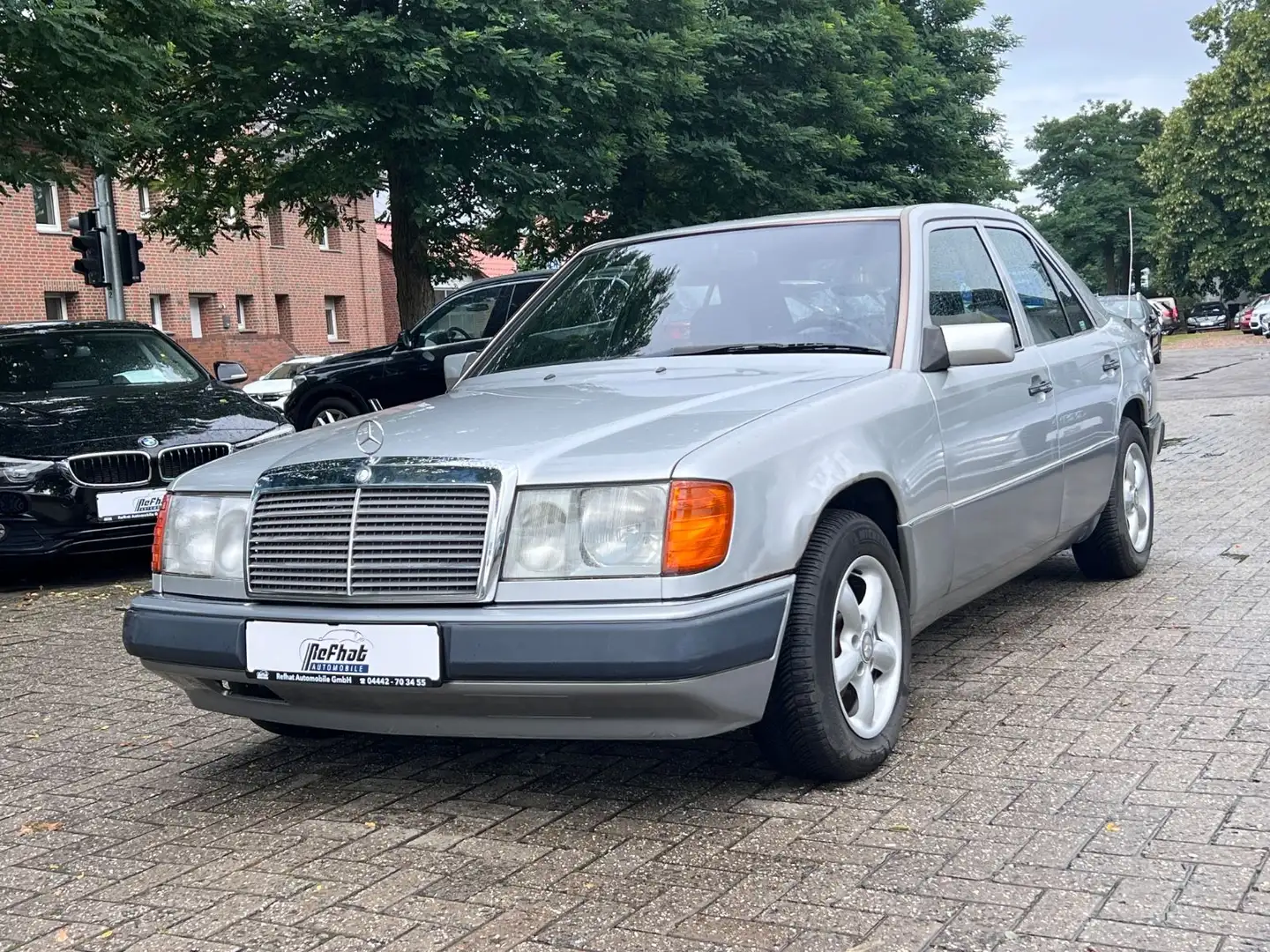 Mercedes-Benz 200 E 2.0 Limousine Automatik Schiebedach Gris - 2