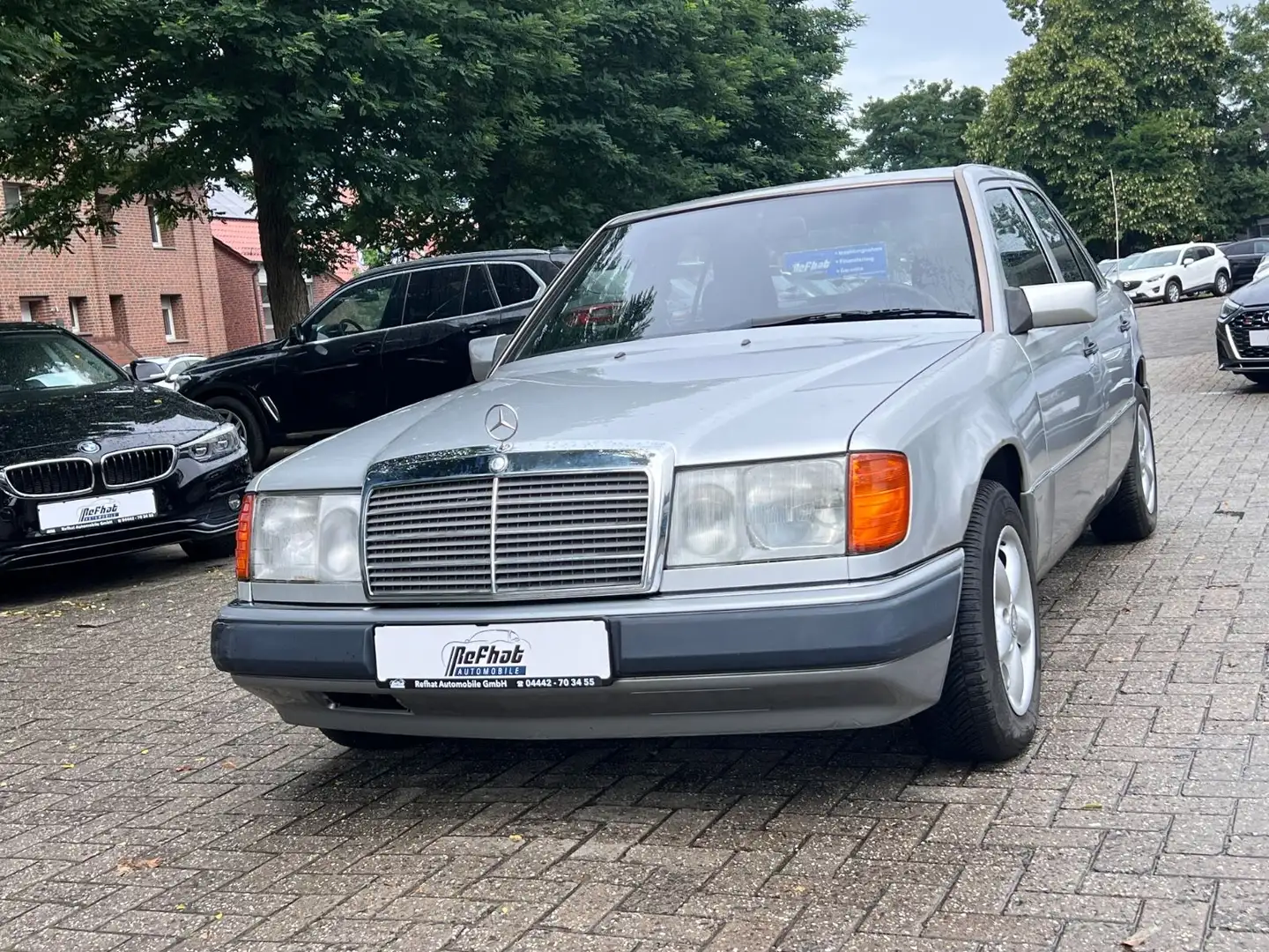 Mercedes-Benz 200 E 2.0 Limousine Automatik Schiebedach Gris - 1