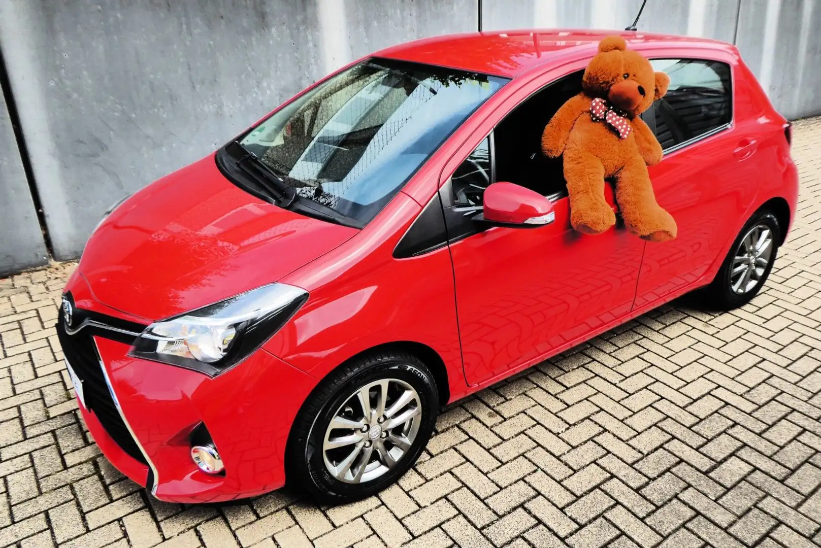 Toyota Yaris Comfort 1.Hand original 11.900 km! Rot - 1