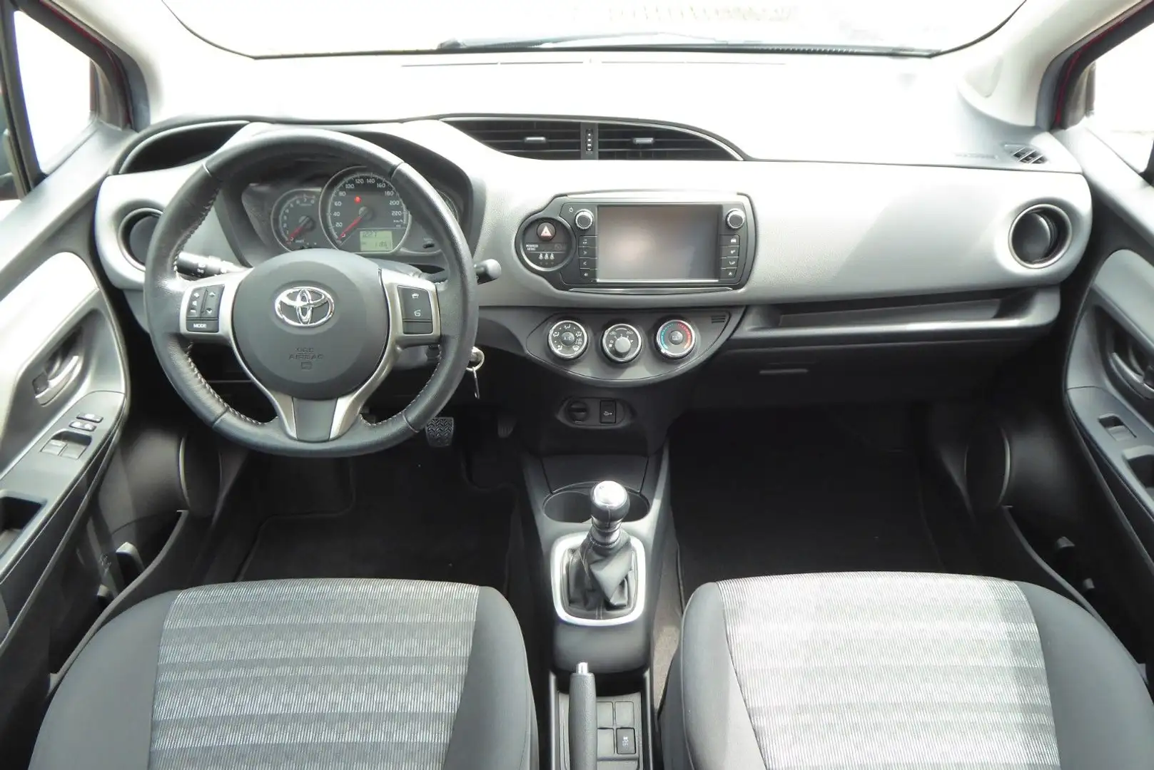 Toyota Yaris Comfort 1.Hand original 11.900 km! Rot - 2