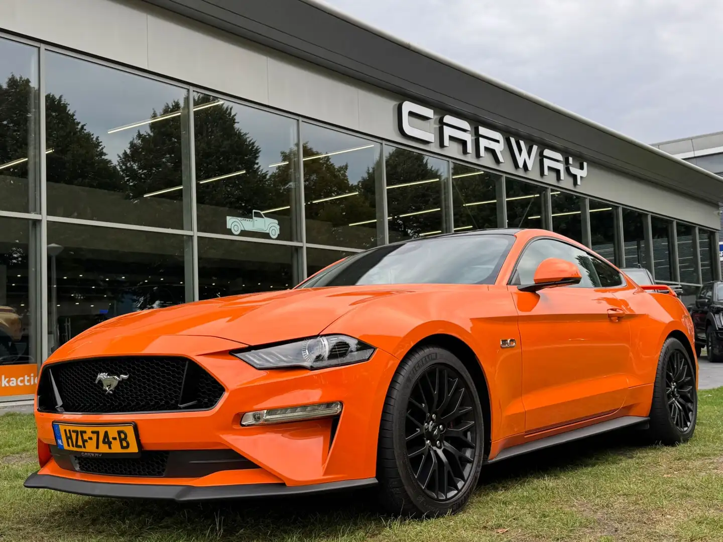 Ford Mustang 5.0 V8 GT Performance Carbon Pack EINDEJAARSACTIE Oranje - 1