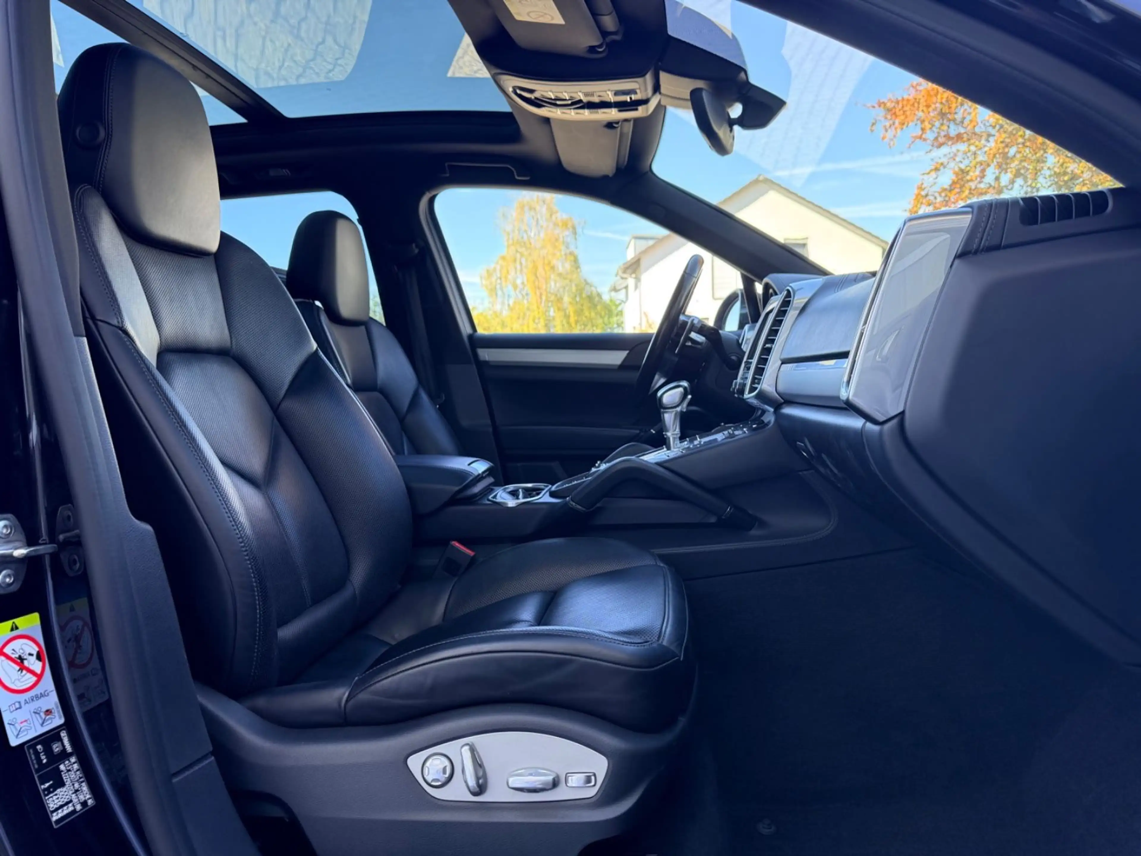 Porsche Cayenne S Diesel Approved Sport Design Entertain — photo 15