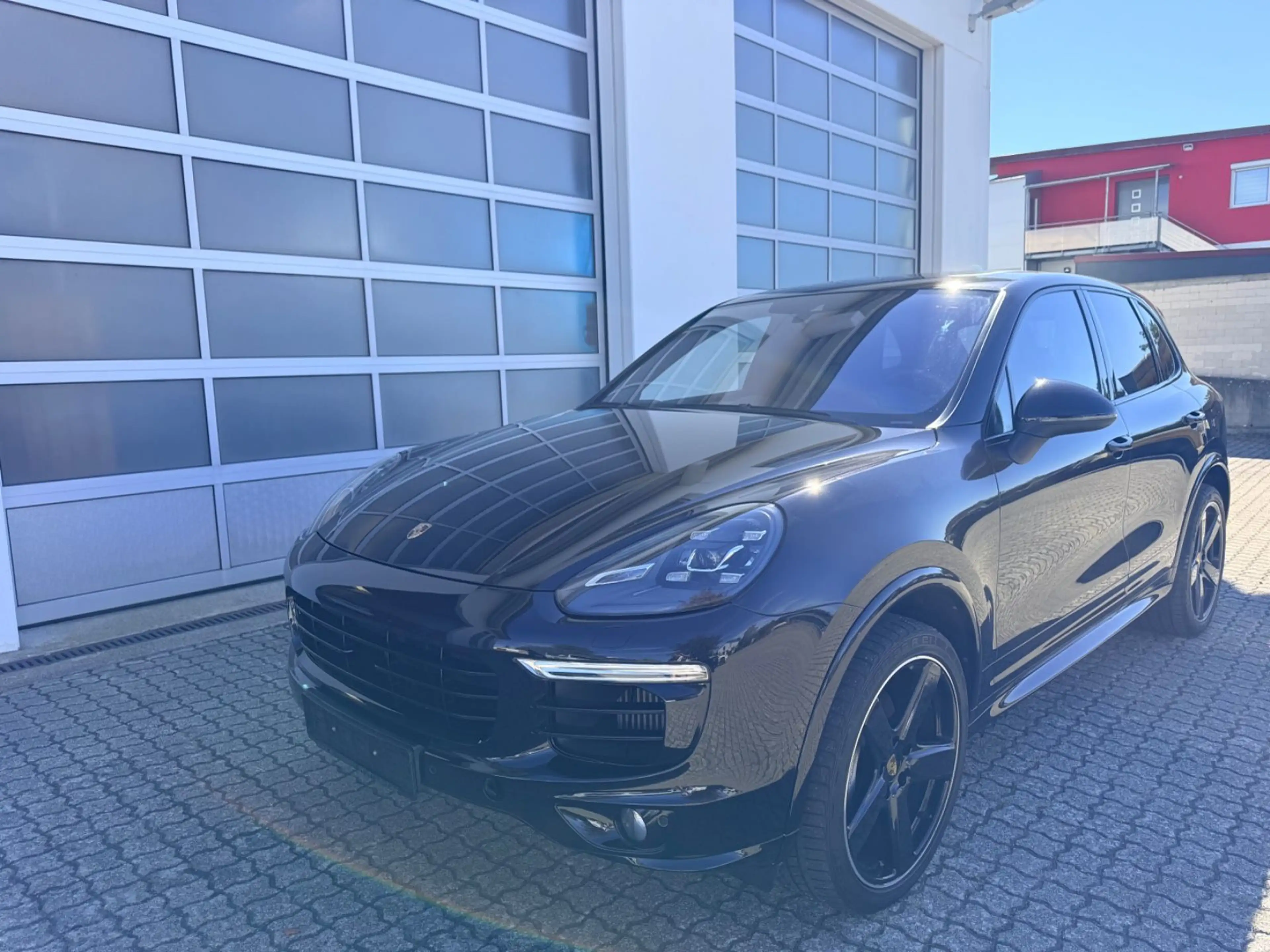 Porsche Cayenne S Diesel Approved Sport Design Entertain — photo 3