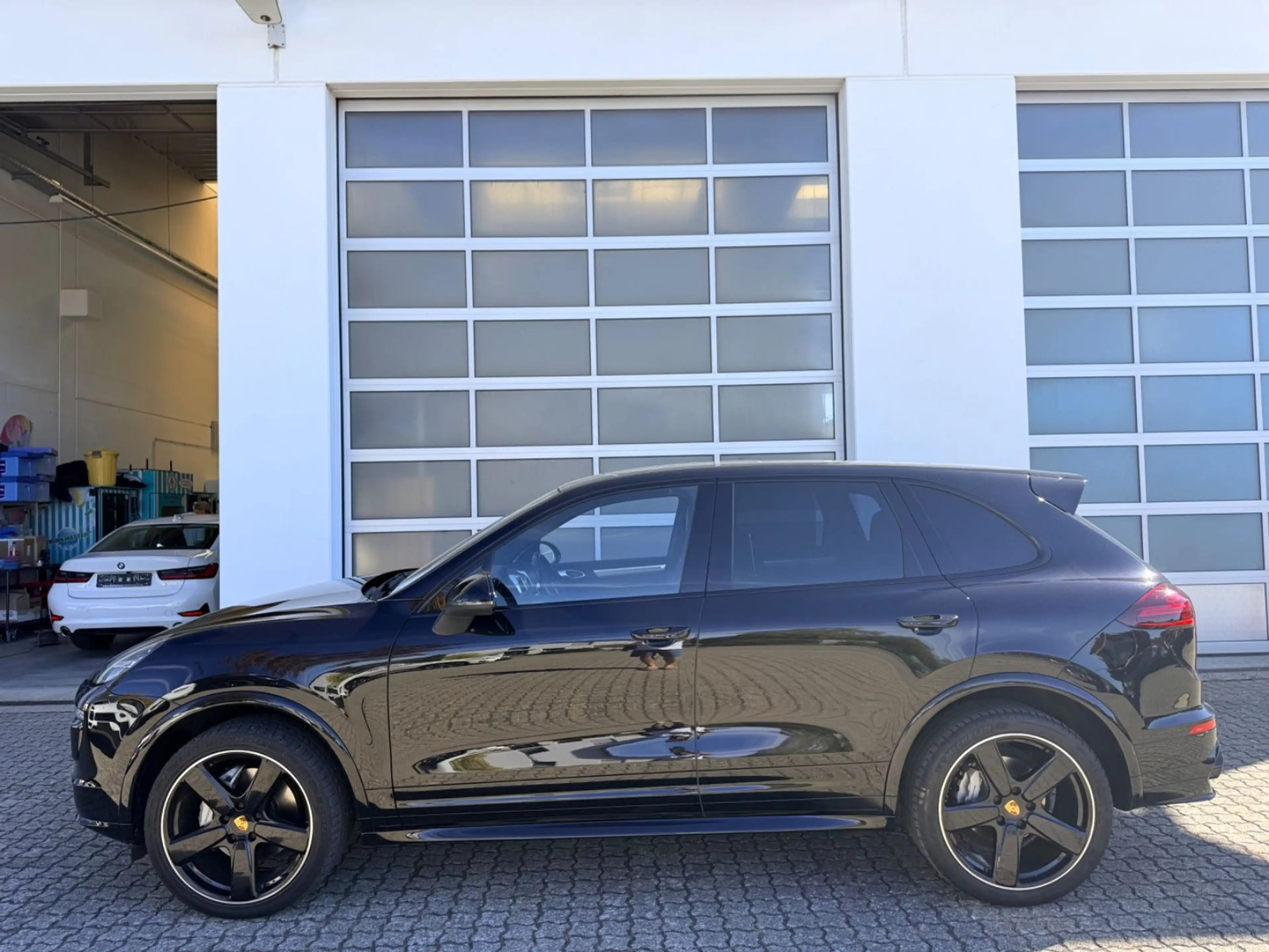Porsche Cayenne S Diesel Approved Sport Design Entertain — photo 7