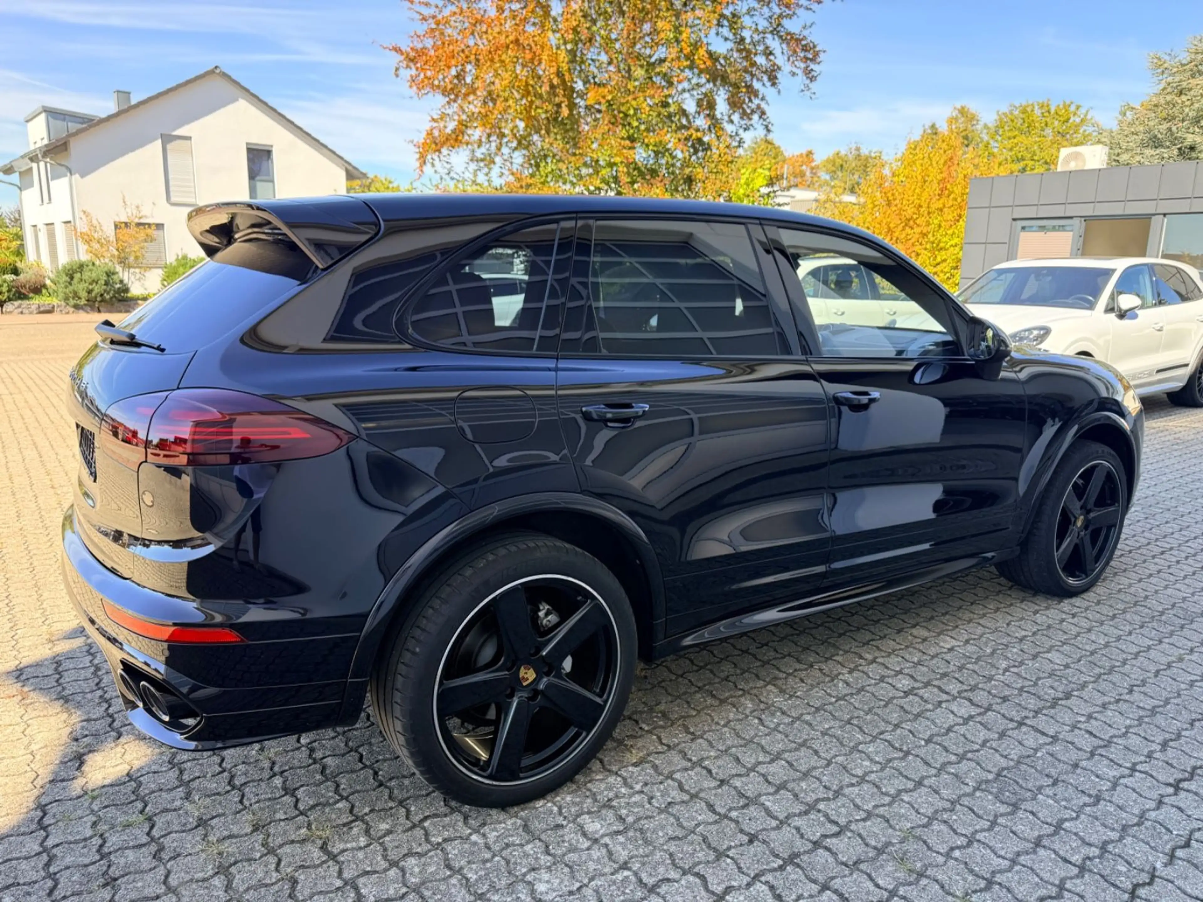 Porsche Cayenne S Diesel Approved Sport Design Entertain — photo 9