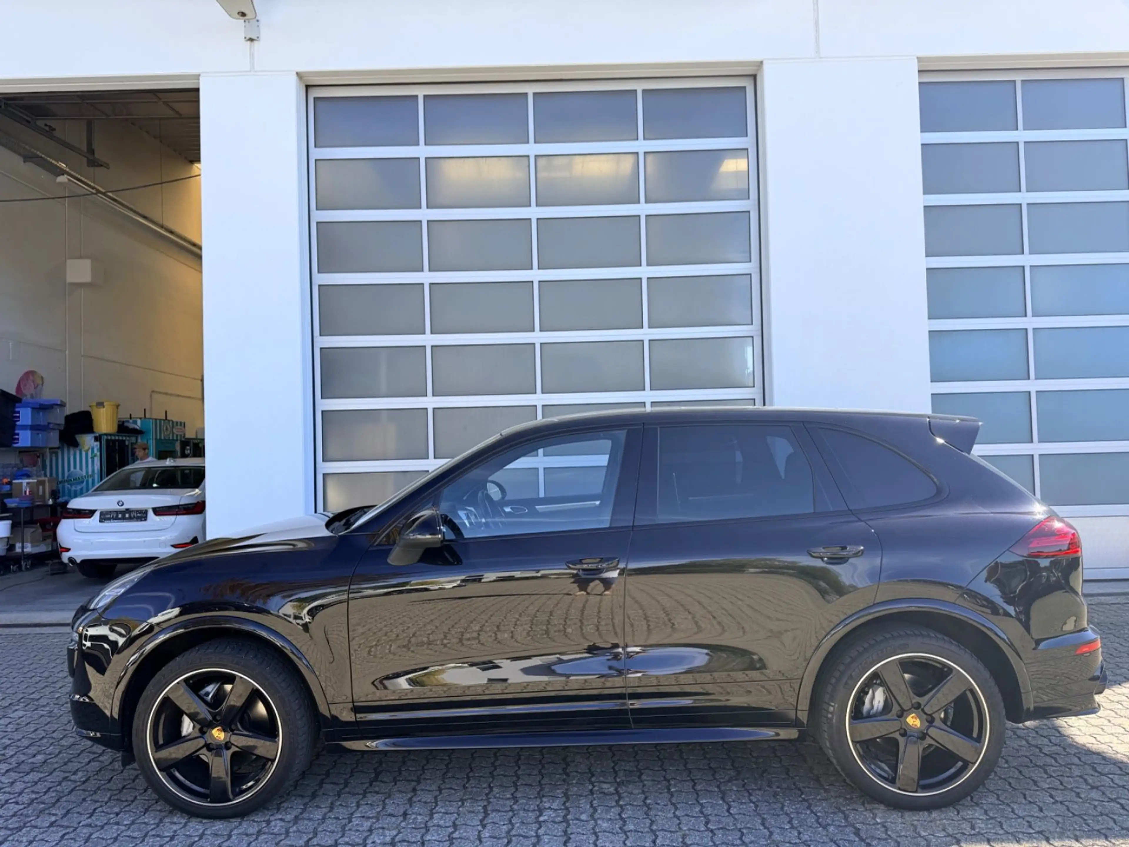 Porsche Cayenne S Diesel Approved Sport Design Entertain — photo 5