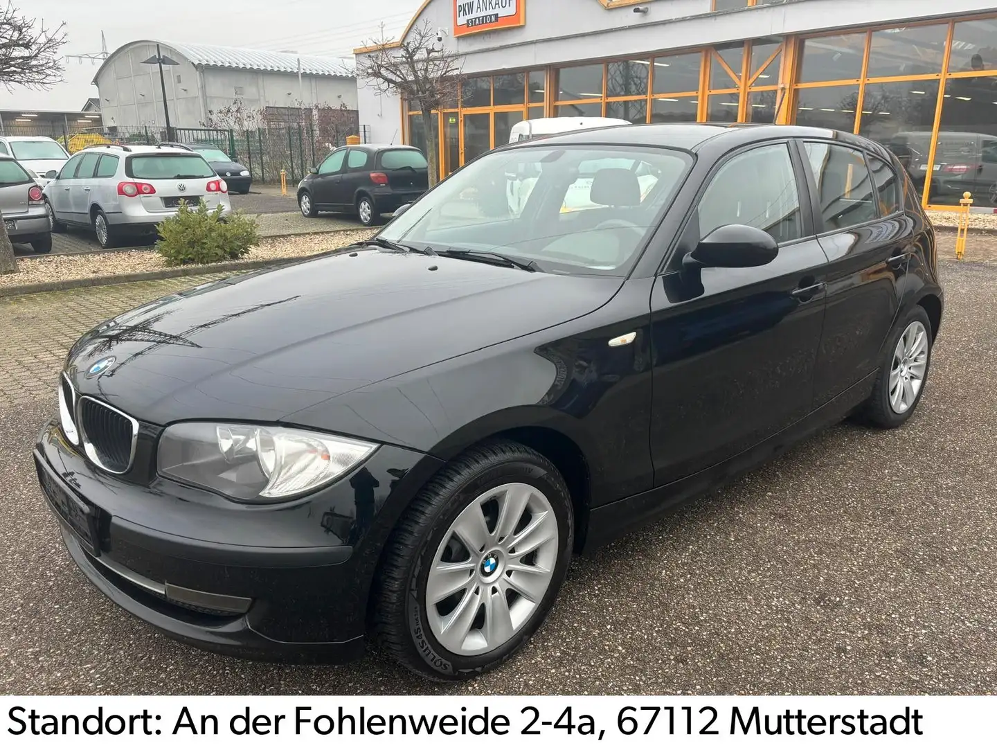 BMW 116 Baureihe 1 Lim 116i /Navi/Klima/BT/Allwetter Schwarz - 1