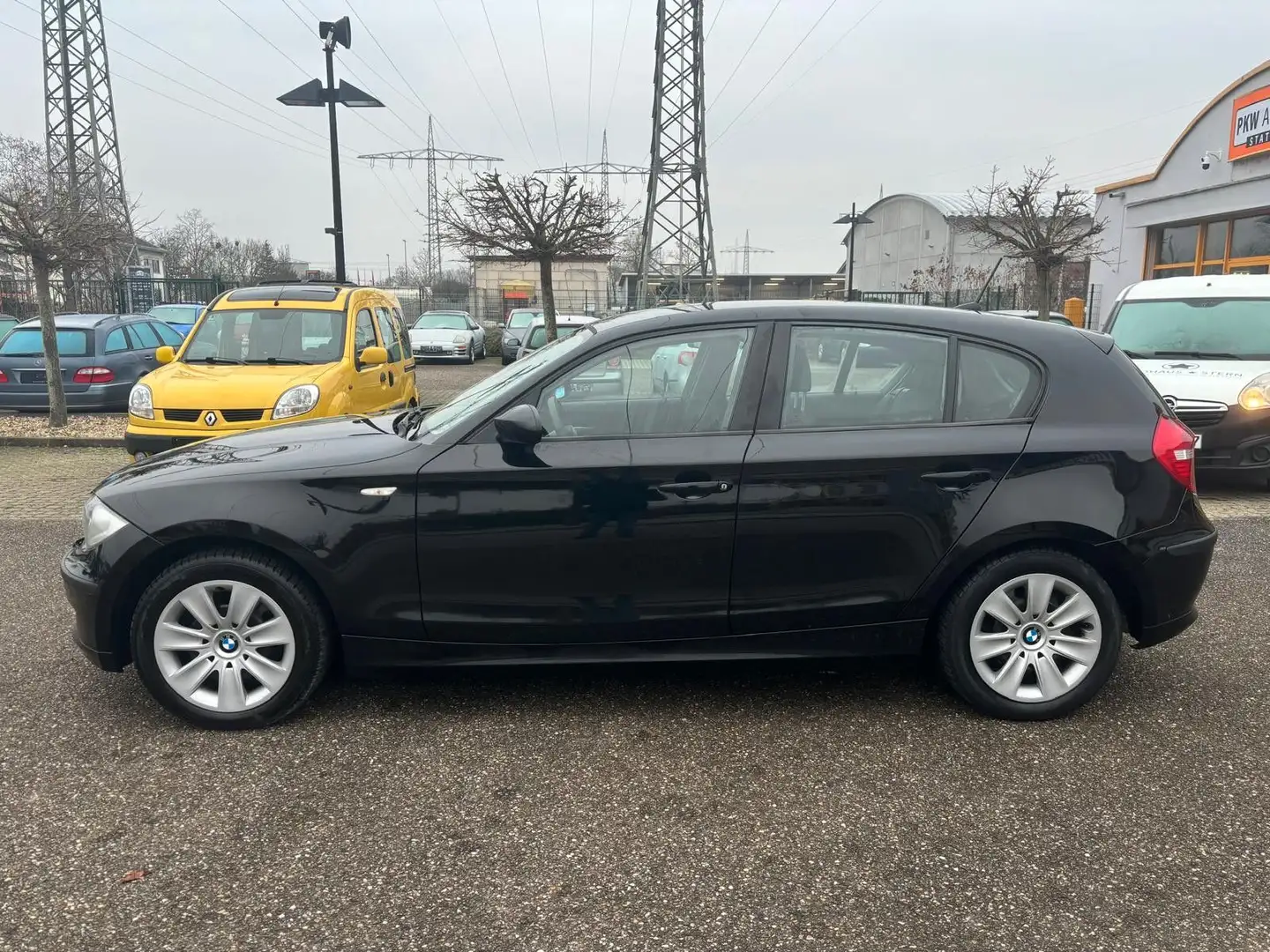 BMW 116 Baureihe 1 Lim 116i /Navi/Klima/BT/Allwetter Schwarz - 2