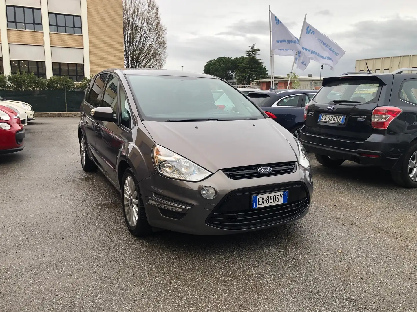 Ford S-Max S-Max 2.0 tdci Business 140cv. powershift Gris - 1