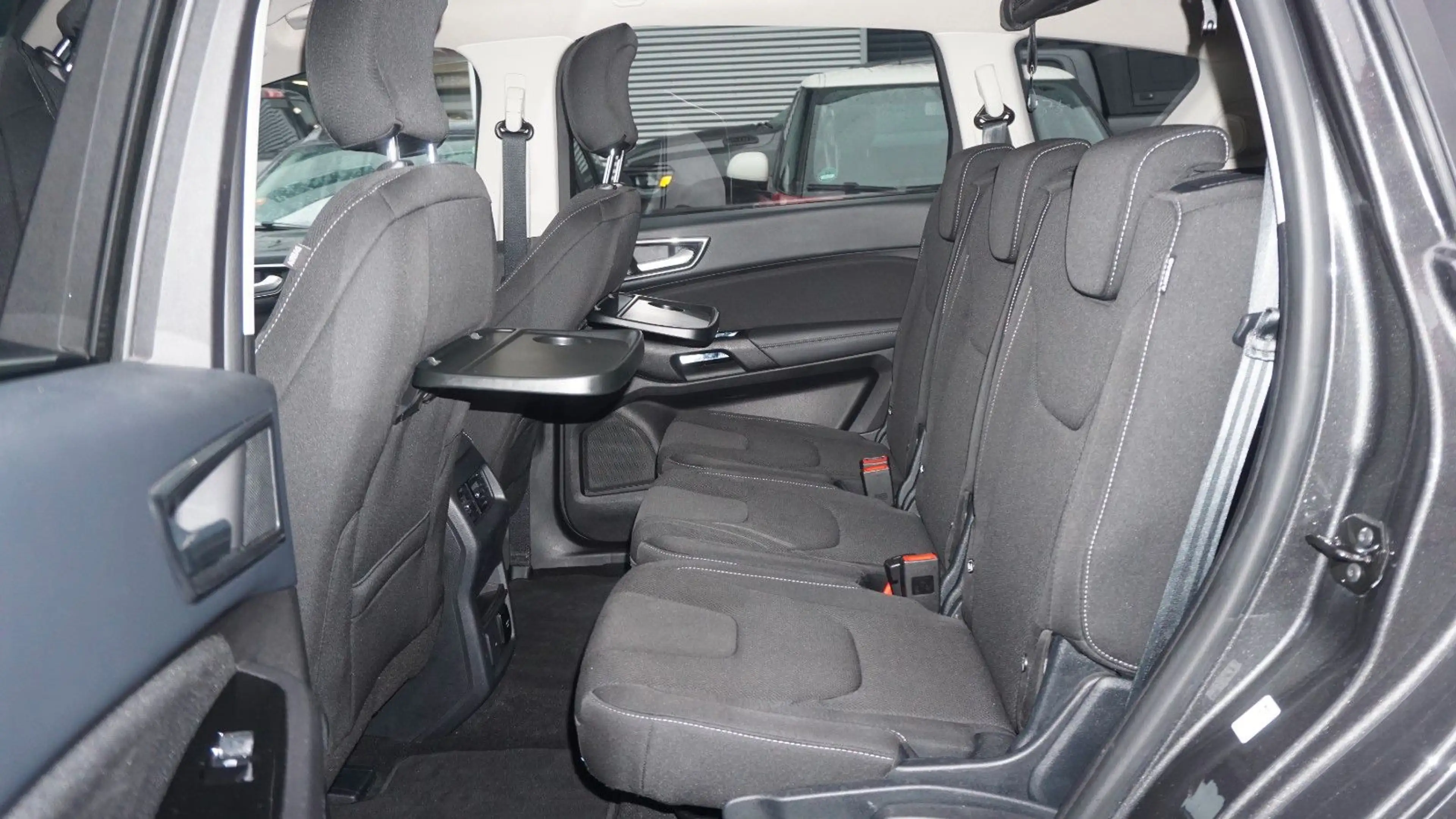 Ford S-Max Titanium*LED*7-SITZER*ACC*360°*KEYLESS*1-H — photo 9