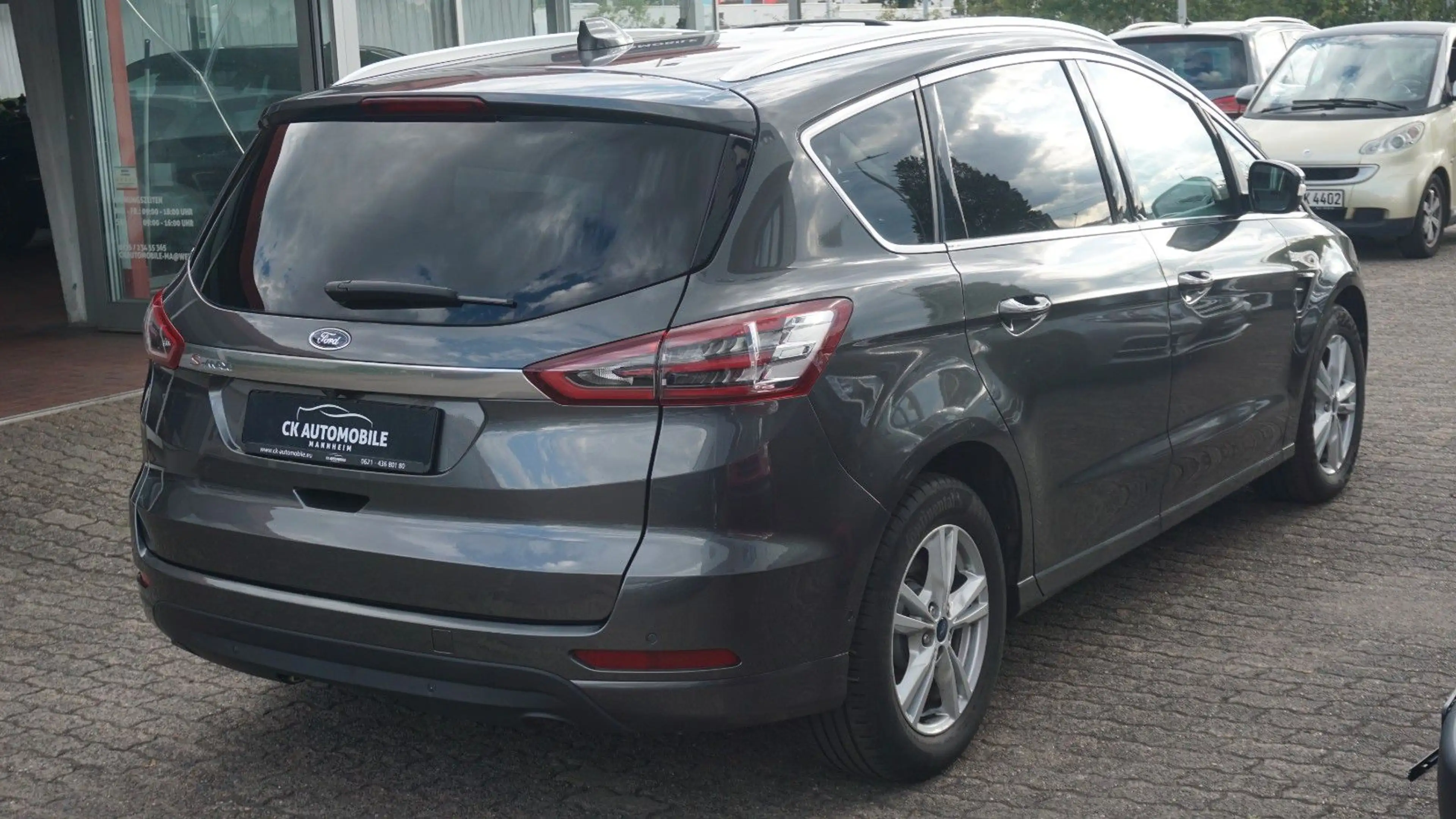 Ford S-Max Titanium*LED*7-SITZER*ACC*360°*KEYLESS*1-H — photo 4