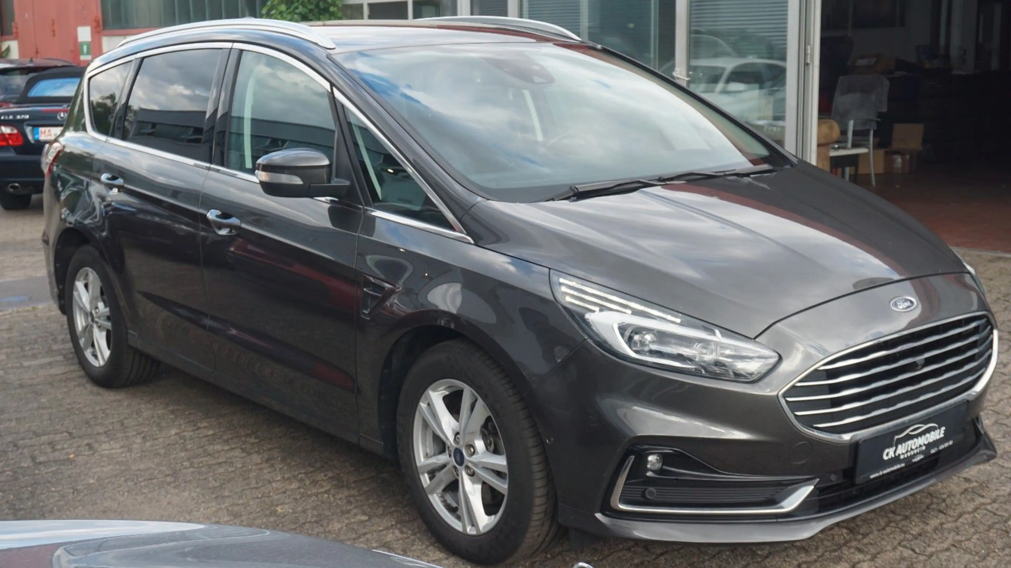 Ford S-Max Titanium*LED*7-SITZER*ACC*360°*KEYLESS*1-H — photo 2