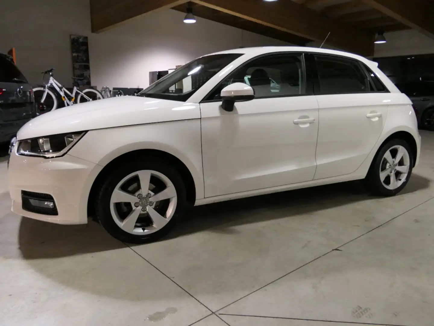 Audi A1 SPB 1.0 TFSI ultra Admired Weiß - 2