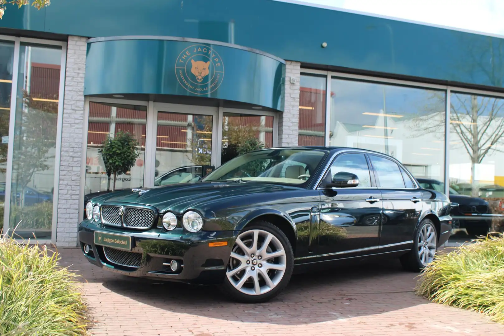 Jaguar XJ 4.2 V8 Sovereign Groen - 1
