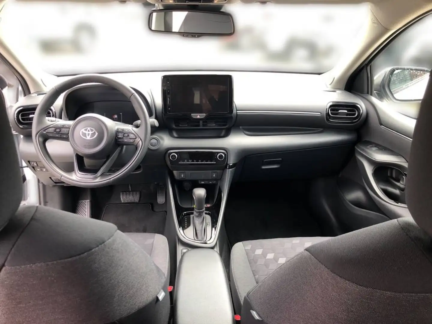 Toyota Yaris Cross 1,5l 4x2 Hybrid Business Weiß - 2