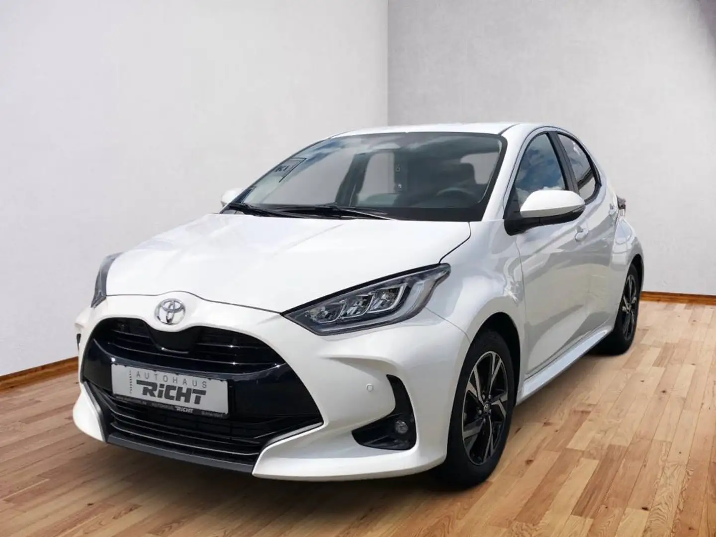 Toyota Yaris Cross 1,5l 4x2 Hybrid Business Weiß - 1