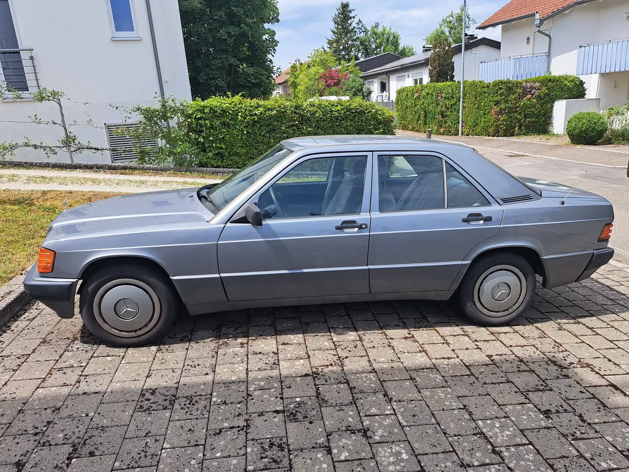 Mercedes-Benz 190 E 2.0, foto 1