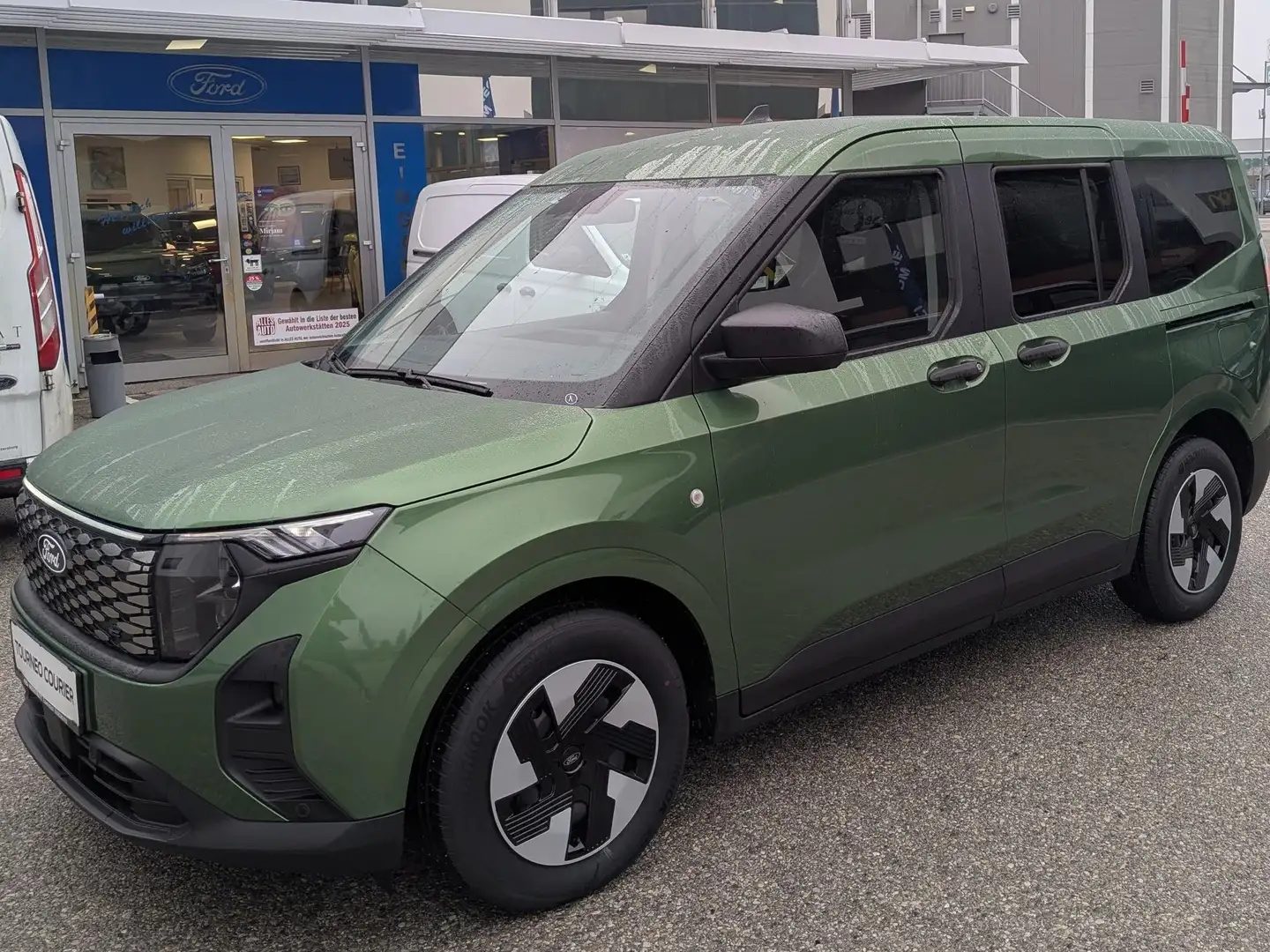 Ford Tourneo Courier BEV Trend  LP: € 39.094.- - 1