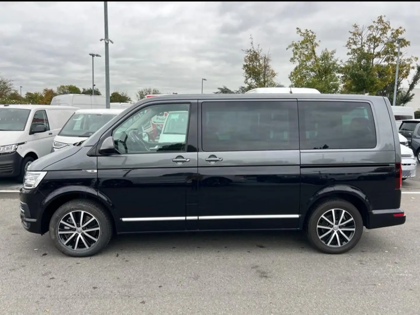 Volkswagen T6 Multivan GenerationSix 2.0TDI 4x4 DSG AHK ACC 146 kW Schwarz - 2