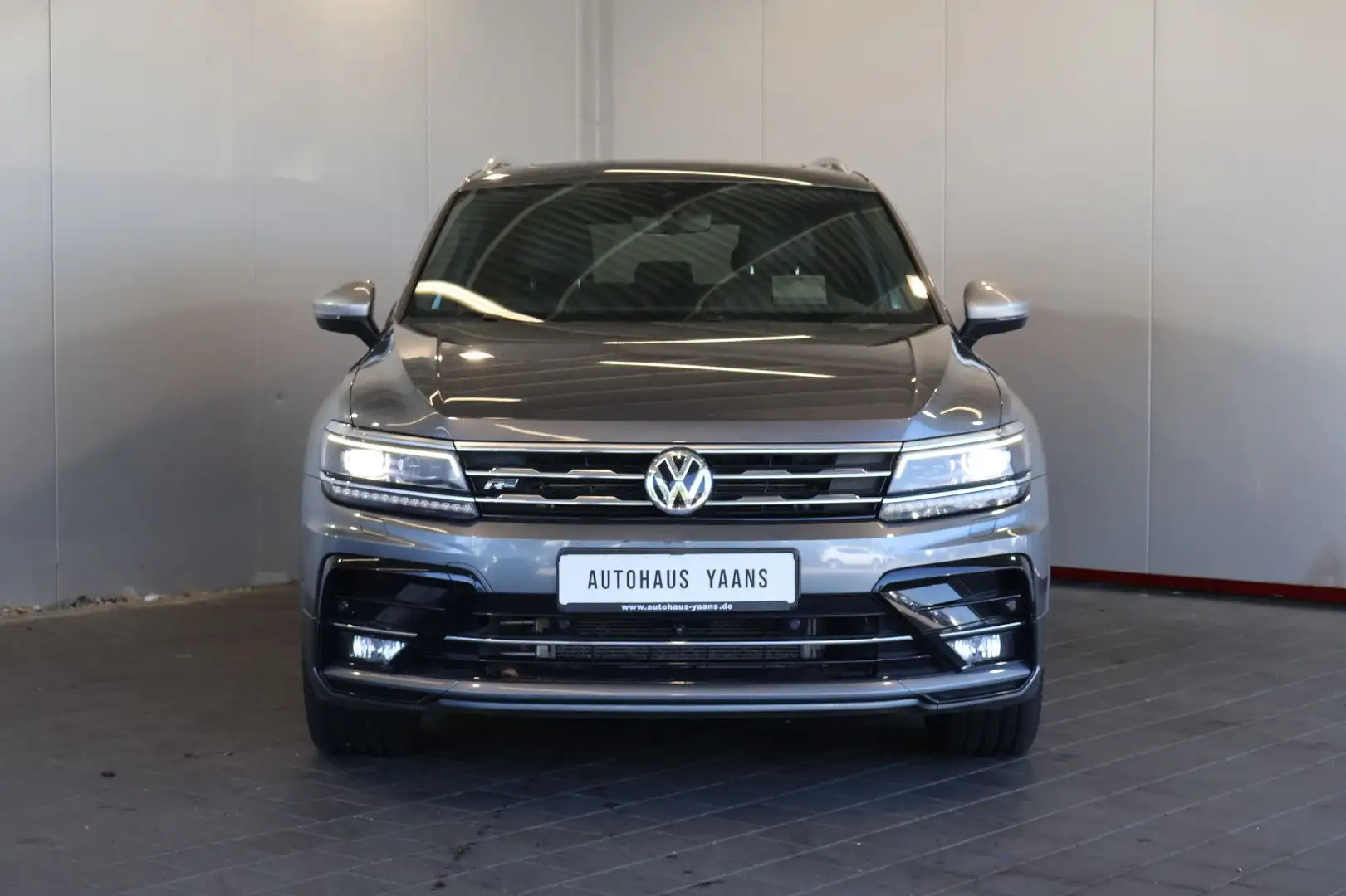 Volkswagen Tiguan Allspace R-LINE 4M HUD+AID+360°+PANO+AHK Gris - 2