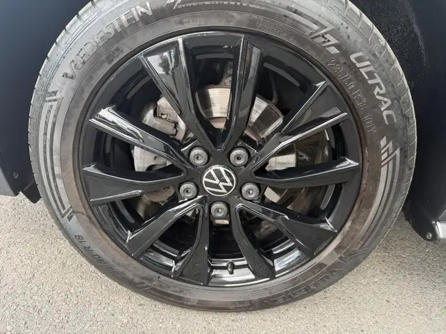 Volkswagen Multivan view 5