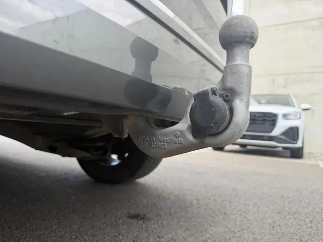 Volkswagen Multivan view 8