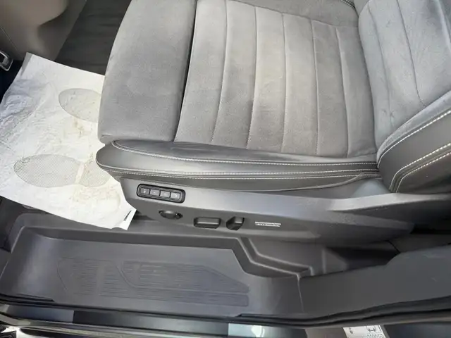 Volkswagen Multivan view 13