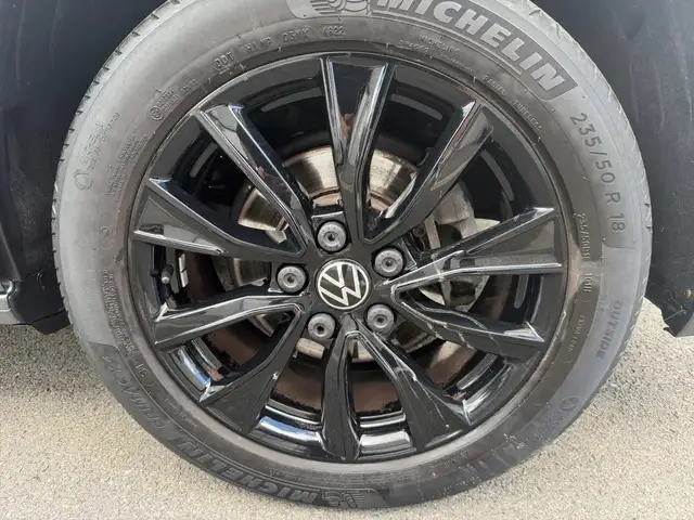 Volkswagen Multivan view 4