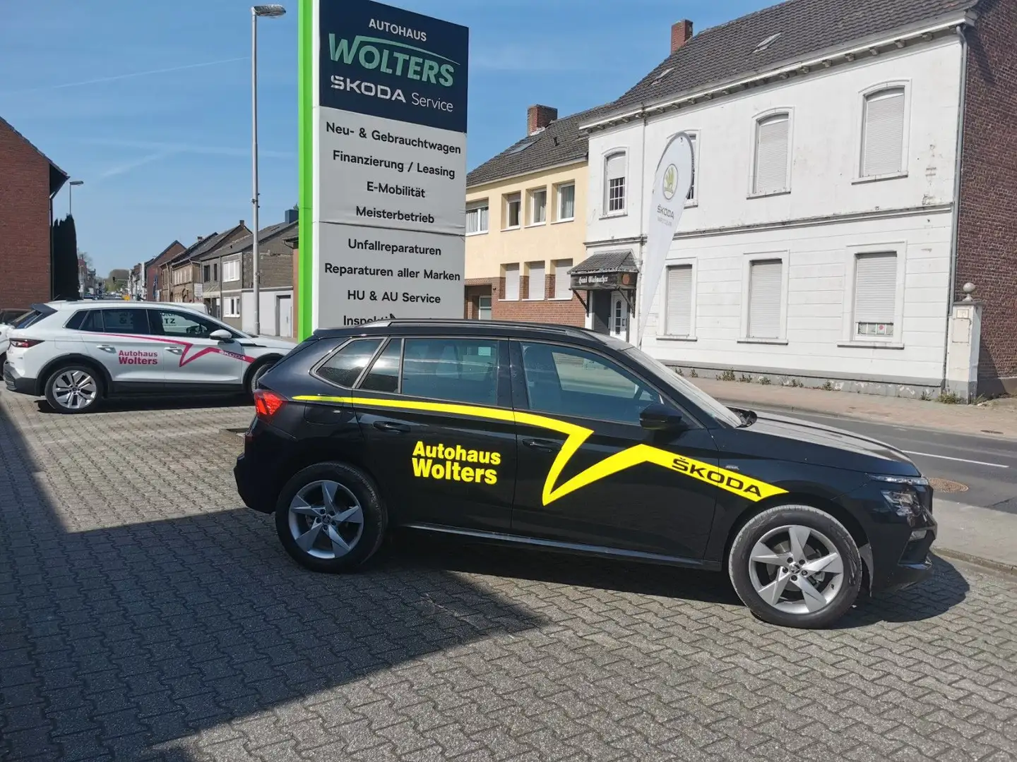 Skoda Kamiq KAMIQ DRIVE ACC AHK MATRIX BEAM  BLACK PAKET Černá - 2