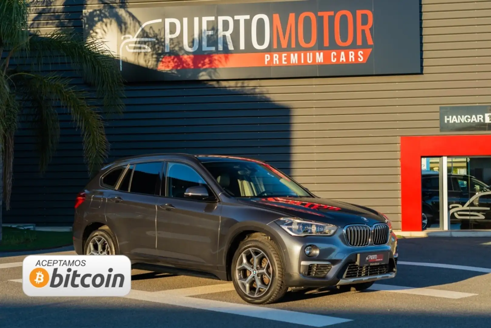 BMW X1 xDrive 20dA Grau - 1
