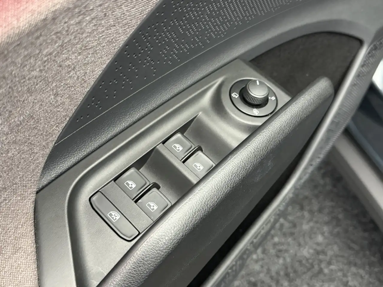 Skoda Enyaq iV 60 First Edition SoH 92,9 % Warmtepomp Na, миниатюра 17
