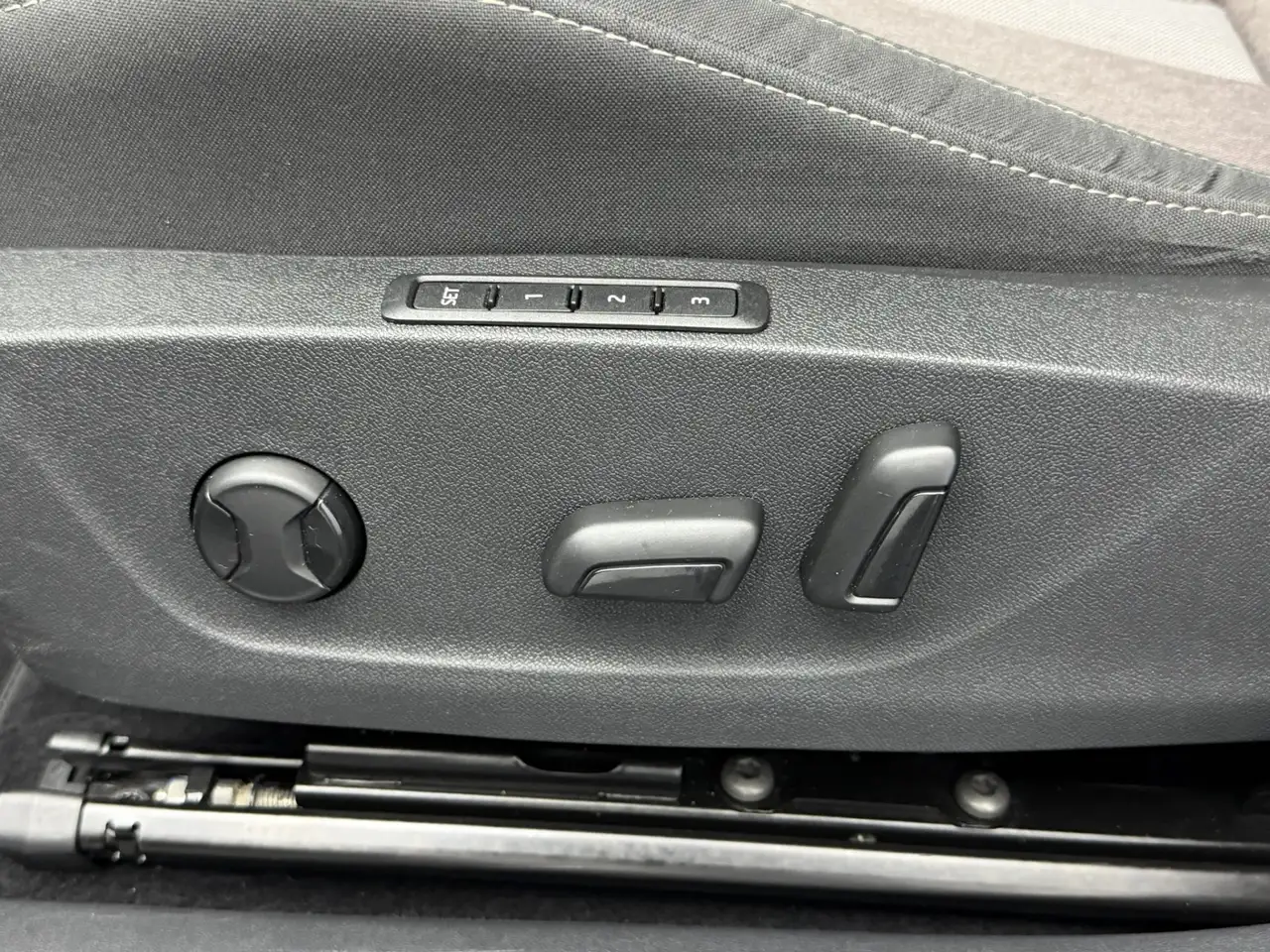 Skoda Enyaq iV 60 First Edition SoH 92,9 % Warmtepomp Na, миниатюра 16