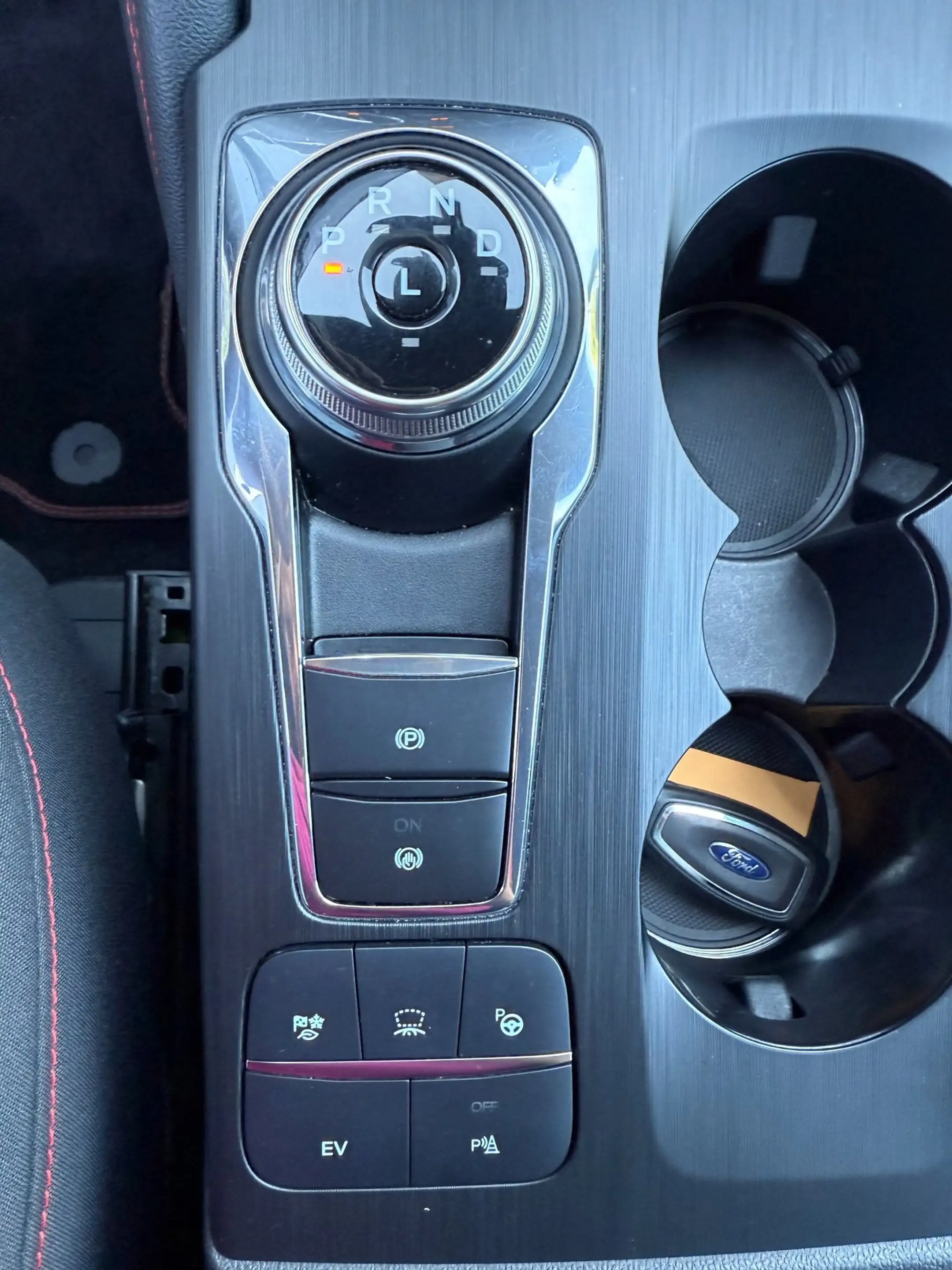 Ford Kuga 2.5 PHEV ST-Line — photo 23