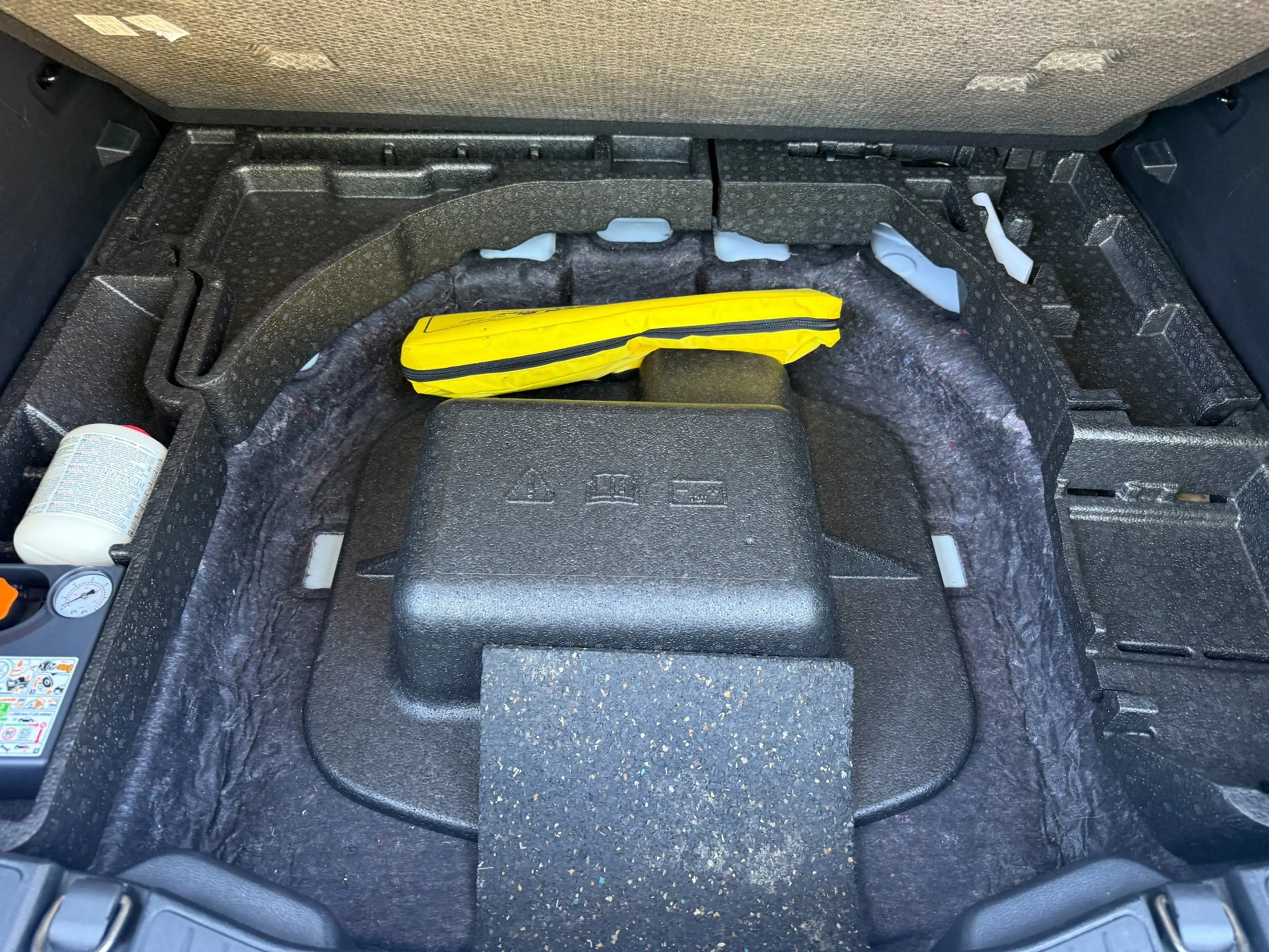Ford Kuga 2.5 PHEV ST-Line — photo 29
